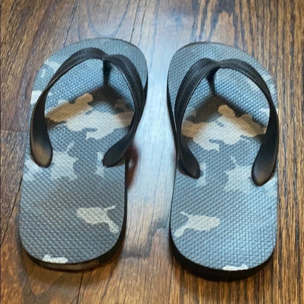 Old navy flip flops great condition